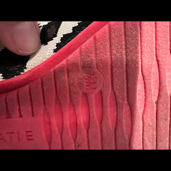 KELLY & KATIE pointed toe leaped print flats - Picture 4 of 5